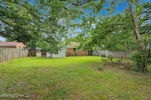 8476 W Southaven Circle, Southaven, MS 38671