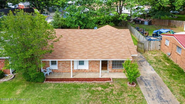 8476 W Southaven Circle, Southaven, MS 38671