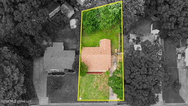 8476 W Southaven Circle, Southaven, MS 38671