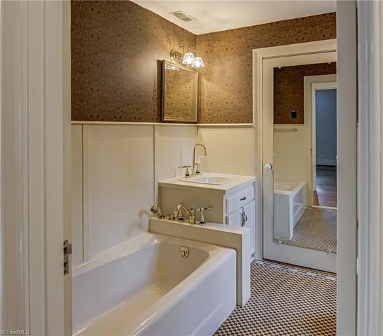 2840 Reynolds Drive, Winston-salem, NC 27104