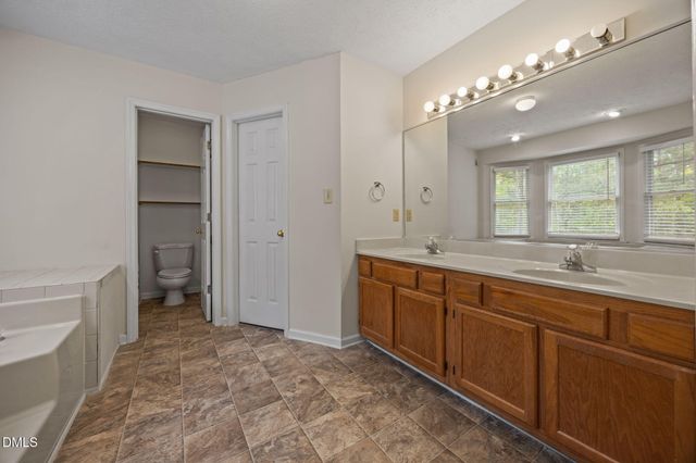 564 Coachman Way, Sanford, NC 27332