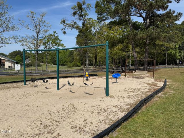 564 Coachman Way, Sanford, NC 27332