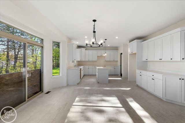 50606 Summit View Drive, Macomb Twp, MI 48042