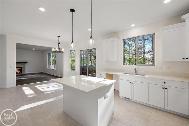 50606 Summit View Drive, Macomb Twp, MI 48042