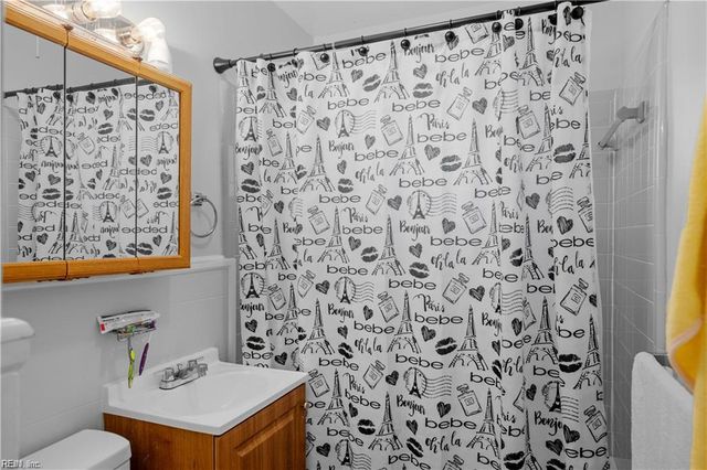 208 York DR, Portsmouth, VA 23702