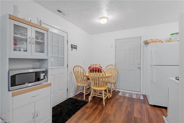 208 York DR, Portsmouth, VA 23702