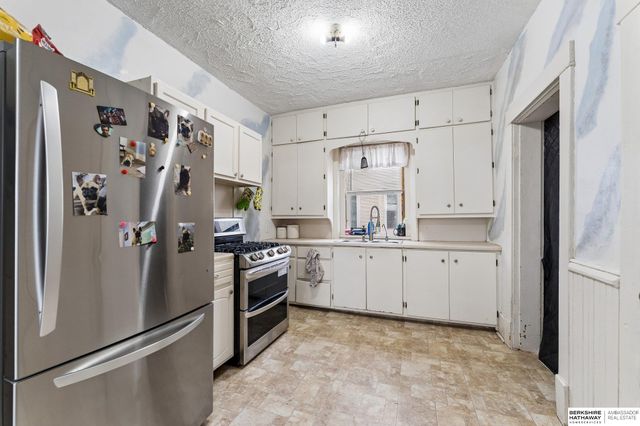 1454 S Pinkney Street, Omaha, NE 68110