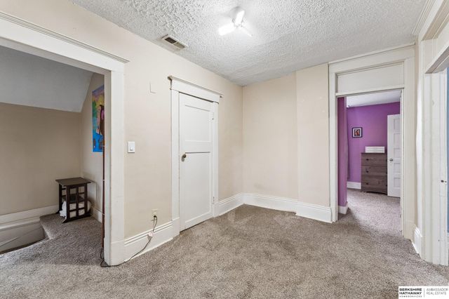 1454 S Pinkney Street, Omaha, NE 68110