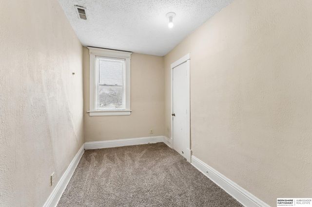 1454 S Pinkney Street, Omaha, NE 68110