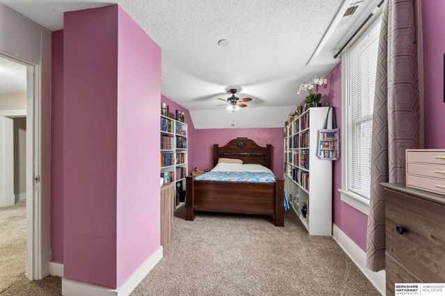 1454 S Pinkney Street, Omaha, NE 68110