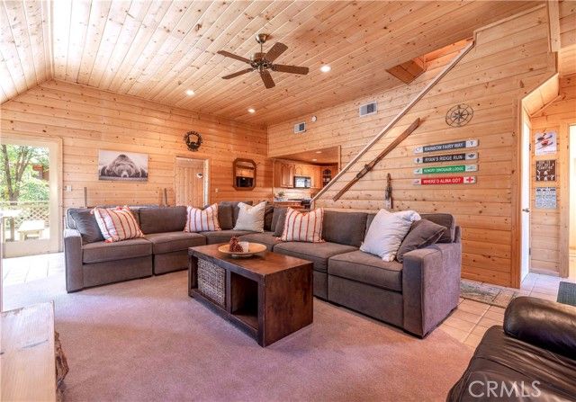 1118 Bruin Trail, Fawnskin, CA 92333