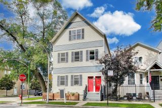 3000 N Hoyne Avenue 2, Chicago, IL 60618