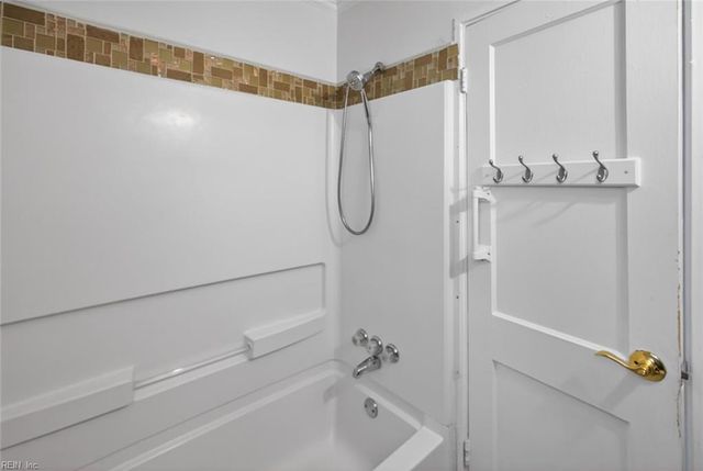 824 79th ST, Newport News, VA 23605