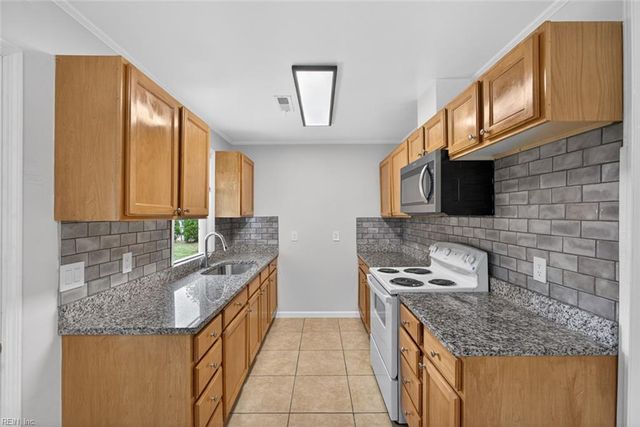 824 79th ST, Newport News, VA 23605