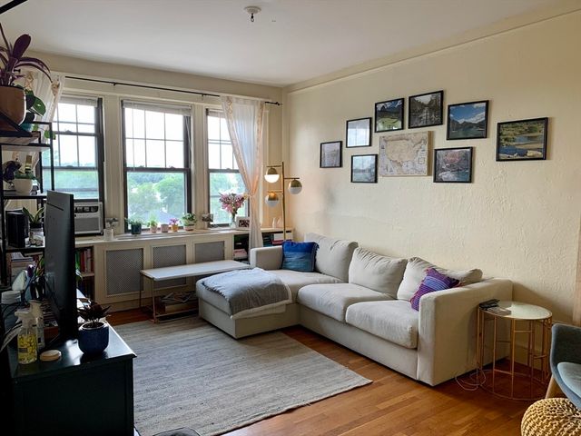 2003 Commonwealth Ave 16, Boston, MA 02135