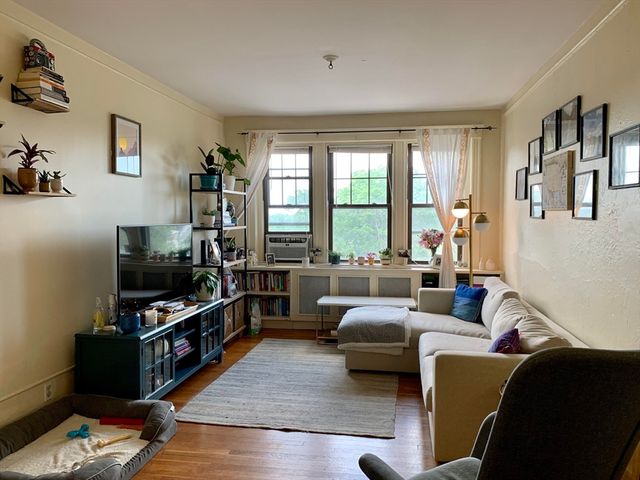 2003 Commonwealth Ave 16, Boston, MA 02135