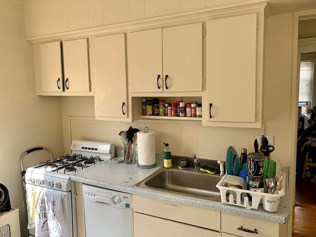 2003 Commonwealth Ave 16, Boston, MA 02135