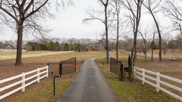 2470 N REID HOOKER RD, Eads, TN 38028