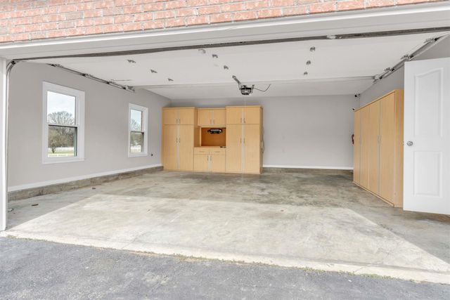 2470 N REID HOOKER RD, Eads, TN 38028