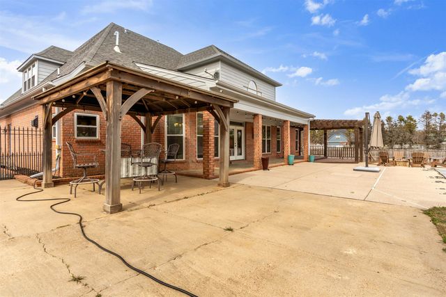 2470 N REID HOOKER RD, Eads, TN 38028