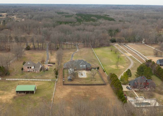 2470 N REID HOOKER RD, Eads, TN 38028