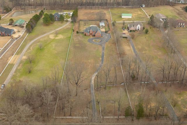 2470 N REID HOOKER RD, Eads, TN 38028