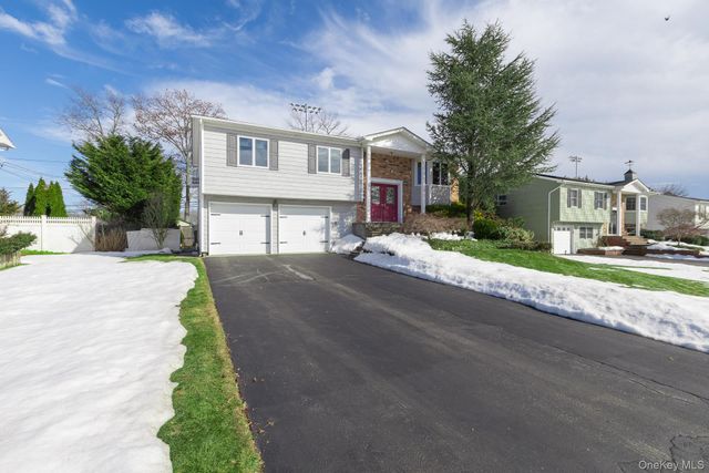 173 Fifty Acre Road S, Smithtown, NY 11787