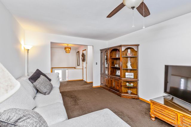 173 Fifty Acre Road S, Smithtown, NY 11787