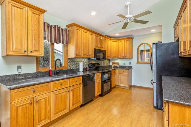 173 Fifty Acre Road S, Smithtown, NY 11787