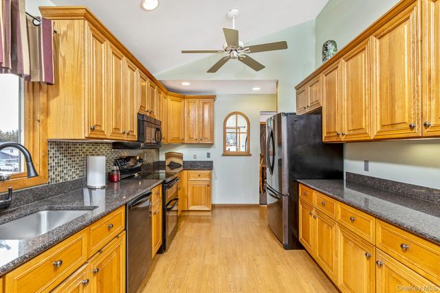 173 Fifty Acre Road S, Smithtown, NY 11787