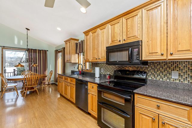 173 Fifty Acre Road S, Smithtown, NY 11787