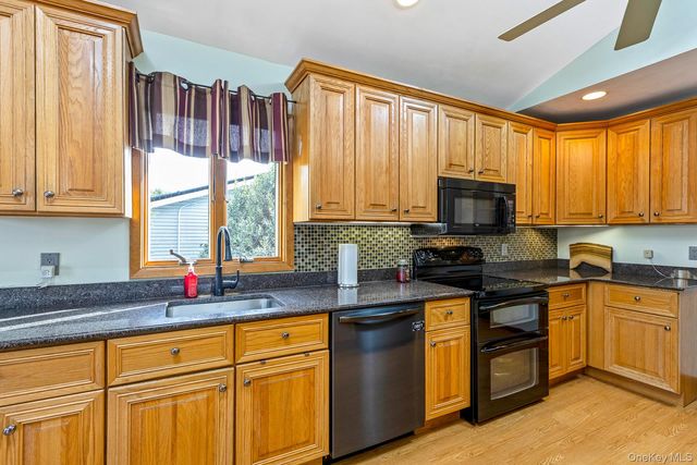 173 Fifty Acre Road S, Smithtown, NY 11787