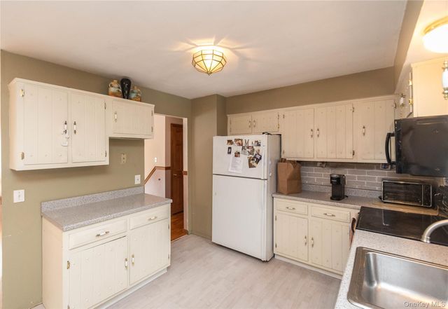 32 Elizabeth Drive, Hopewell Junction, NY 12533