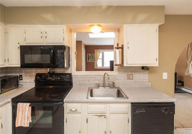 32 Elizabeth Drive, Hopewell Junction, NY 12533