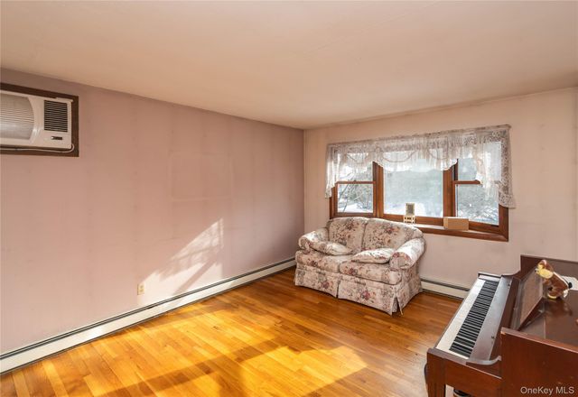 32 Elizabeth Drive, Hopewell Junction, NY 12533