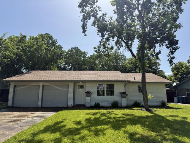 135 Highland Terrace, League City, TX 77573