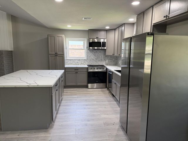 135 Highland Terrace, League City, TX 77573