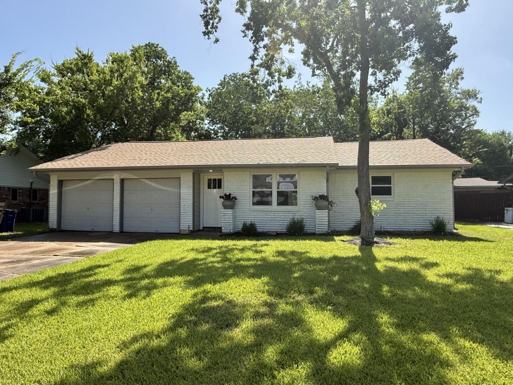 135 Highland Terrace, League City, TX 77573