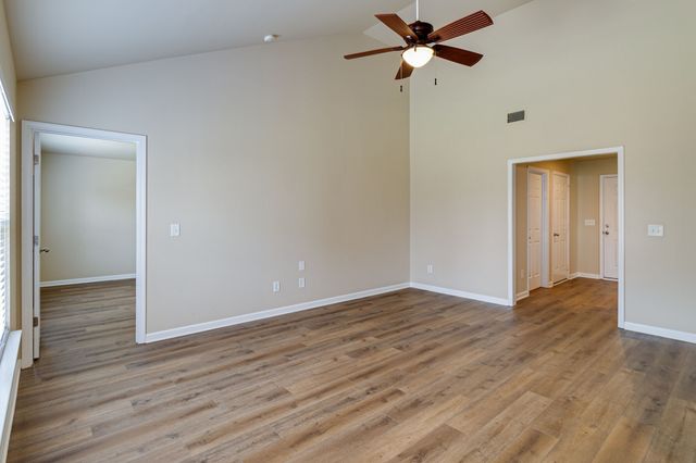 2057 Red Jacket Trce, Spring Hill, TN 37174