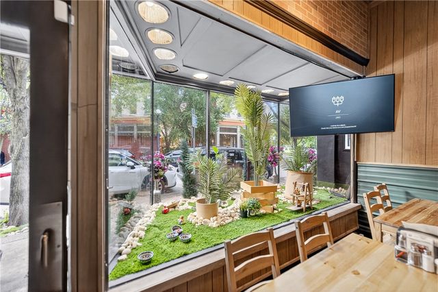 410 S Main St, West End, PA 15220