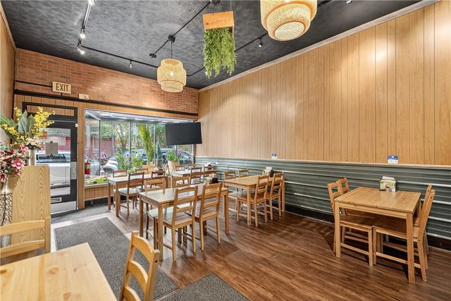 410 S Main St, West End, PA 15220