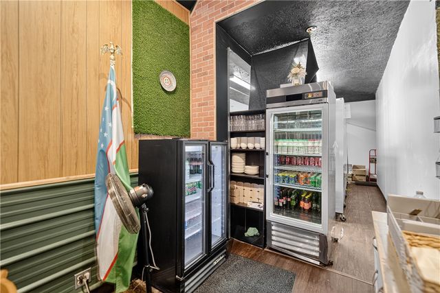 410 S Main St, West End, PA 15220