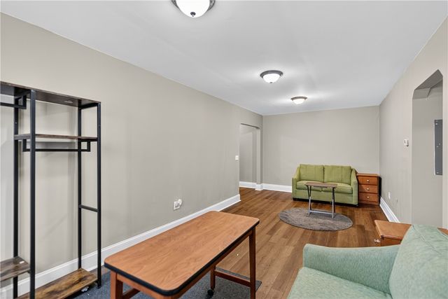 410 S Main St, West End, PA 15220