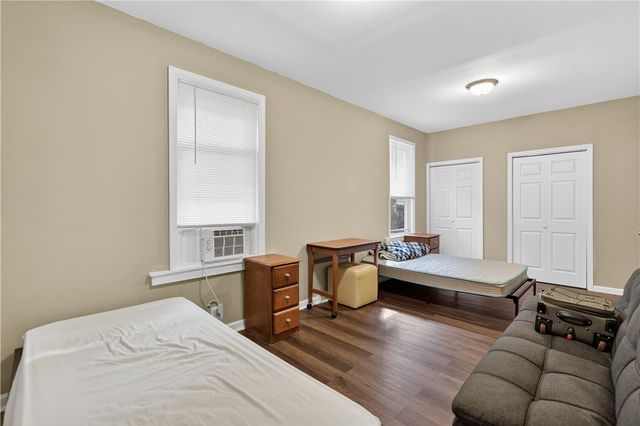 410 S Main St, West End, PA 15220