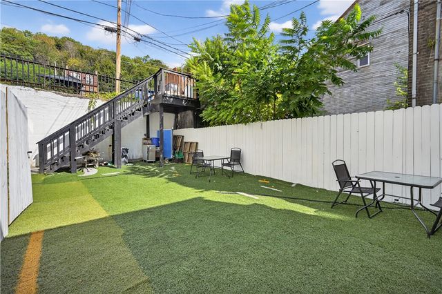 410 S Main St, West End, PA 15220