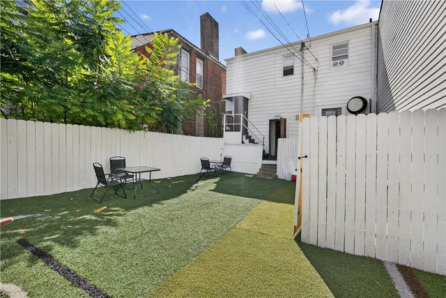 410 S Main St, West End, PA 15220