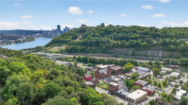 410 S Main St, West End, PA 15220