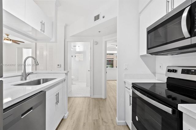 17145 N Bay Road 4303, Sunny Isles Beach, FL 33160