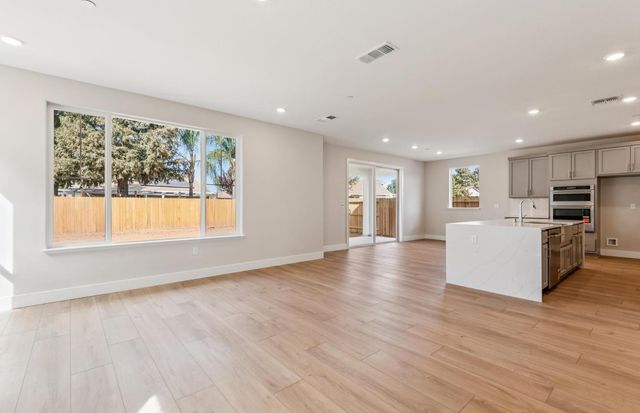 1390 Romey Dr, Lincoln, CA 95648