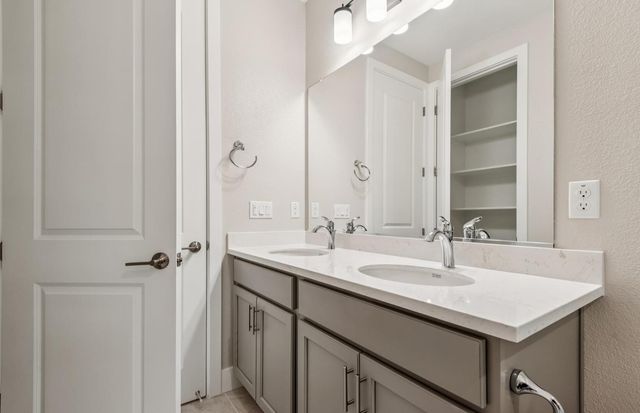 1390 Romey Dr, Lincoln, CA 95648